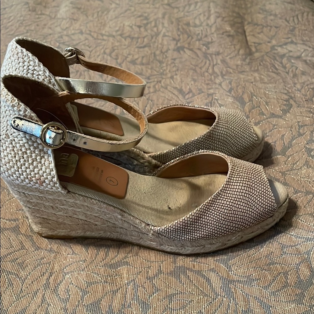 Elegant Beige Wedge Sandals